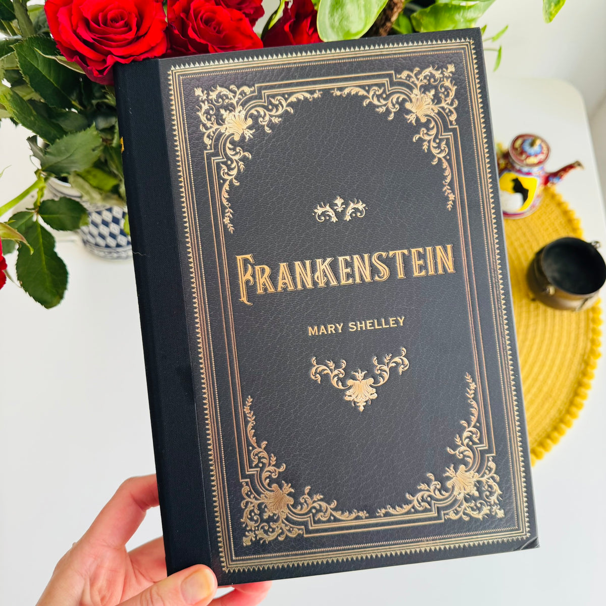 Frankenstein by Mary Shelley (Masterpiece Library Edition)