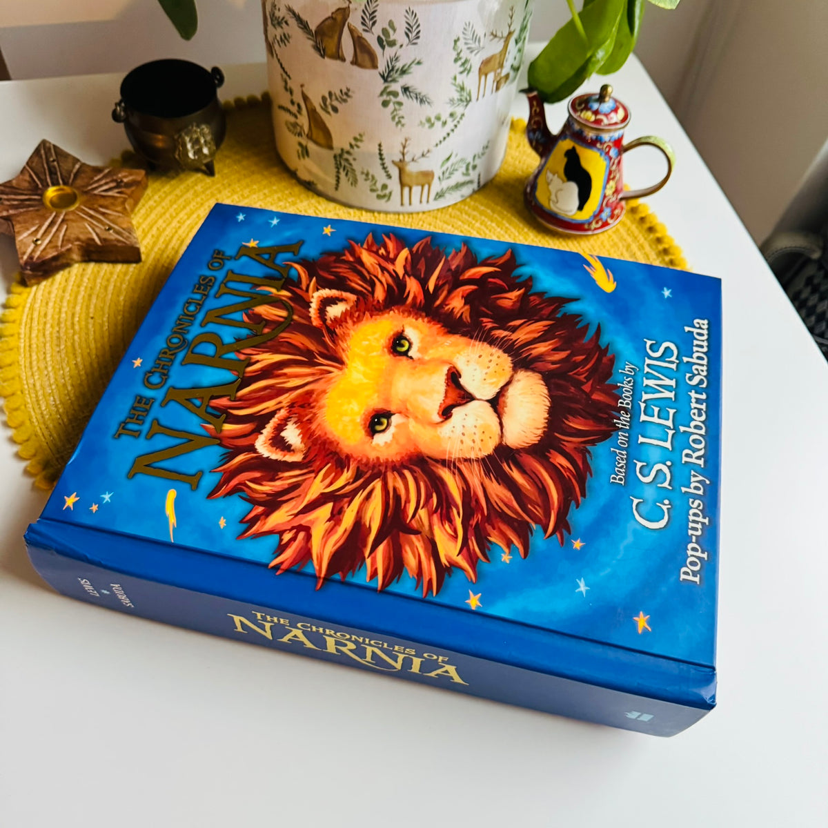 The Chronicles of Narnia Pop-Up Book by C. S. Lewis, Robert Sabuda
