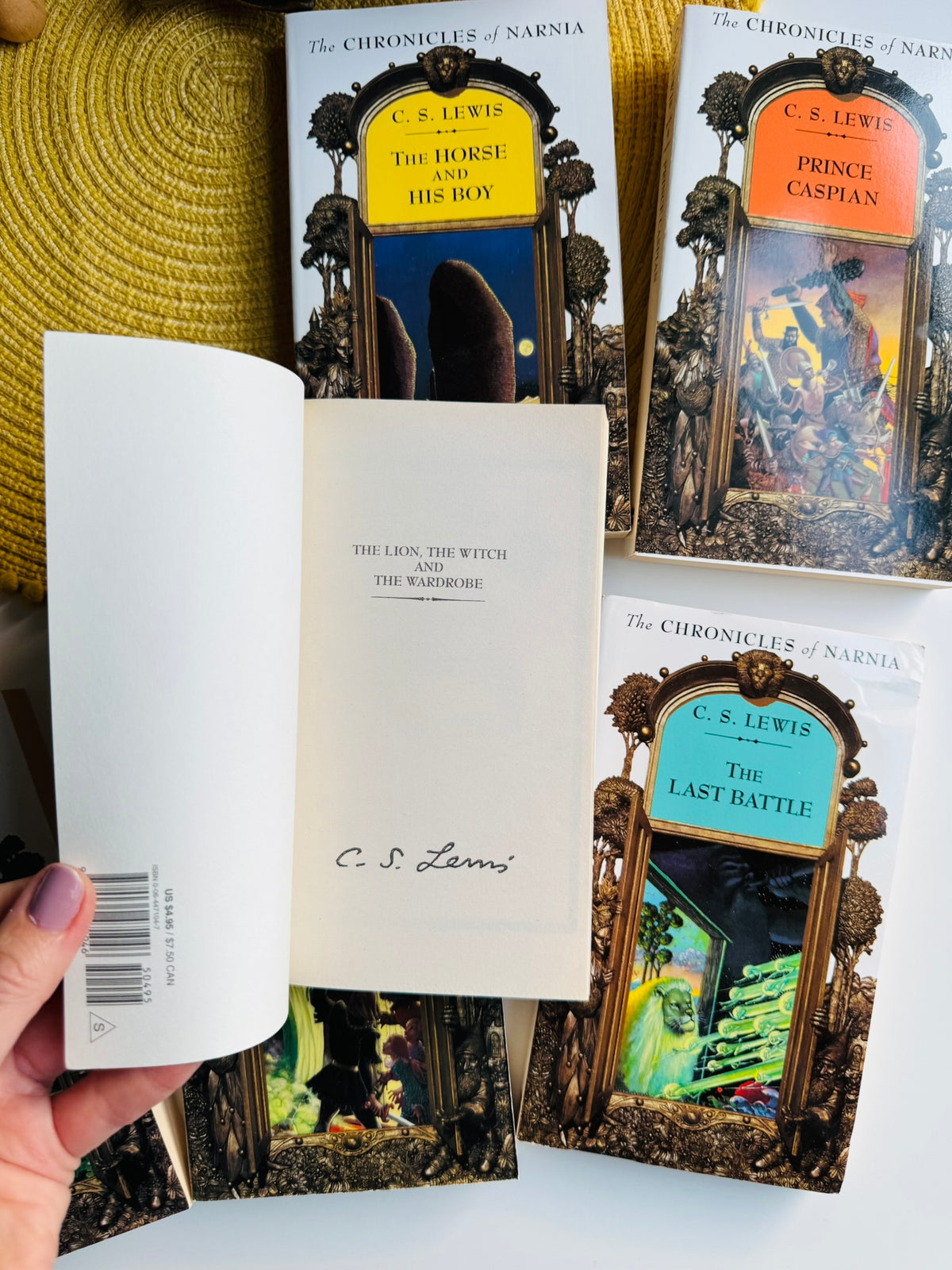 The Chronicles of Narnia Boxed Set, Illustrated by Lee Dillon, HarperCollins 1994