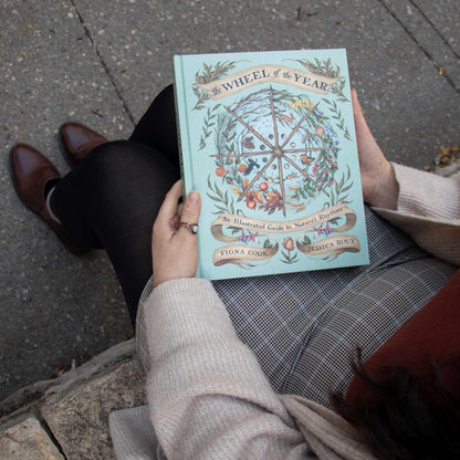 The Wheel of the Year: An Illustrated Guide to Nature's Rhythms by Fiona Cook, Jessica Roux