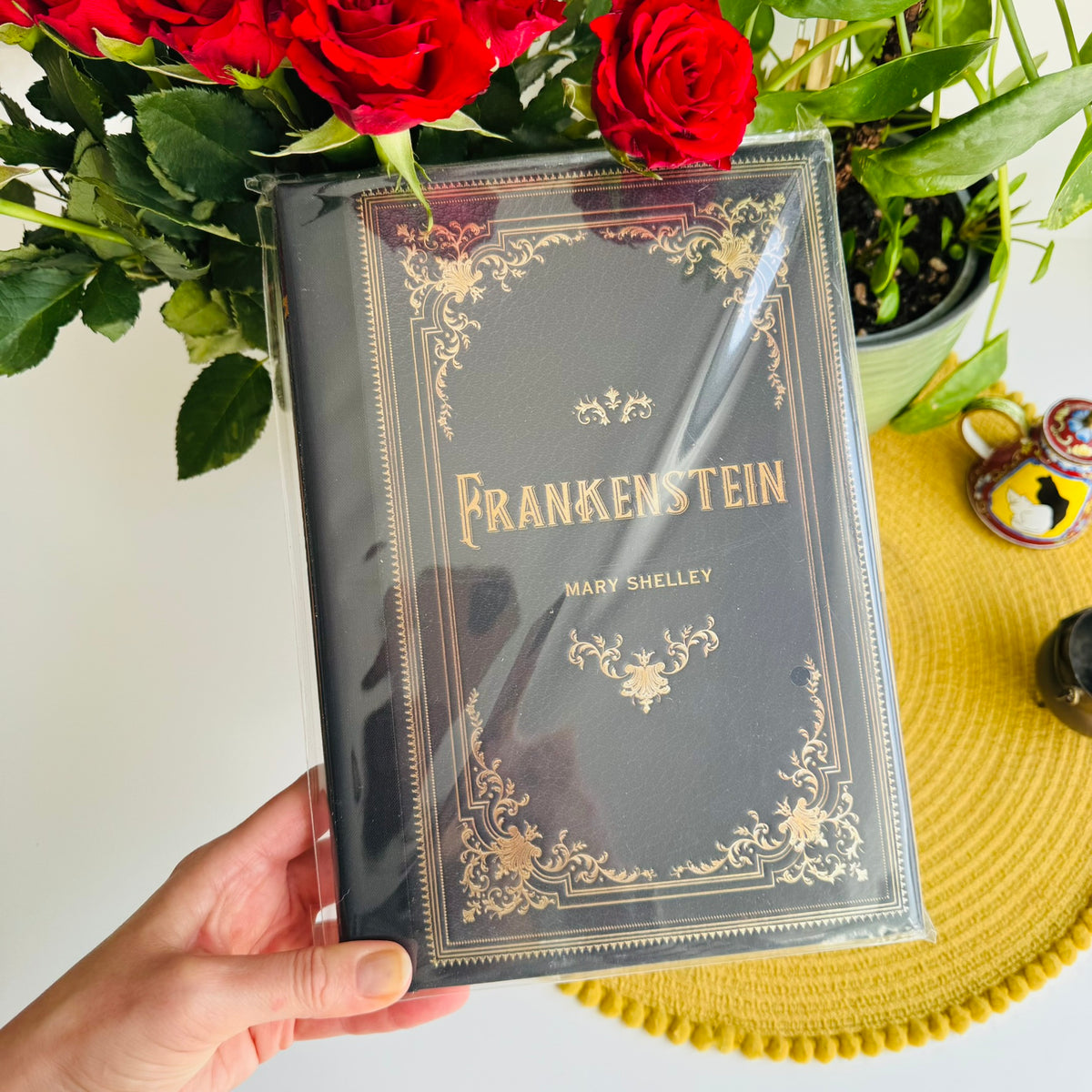 Frankenstein by Mary Shelley (Masterpiece Library Edition)