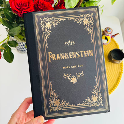 Frankenstein by Mary Shelley (Masterpiece Library Edition)