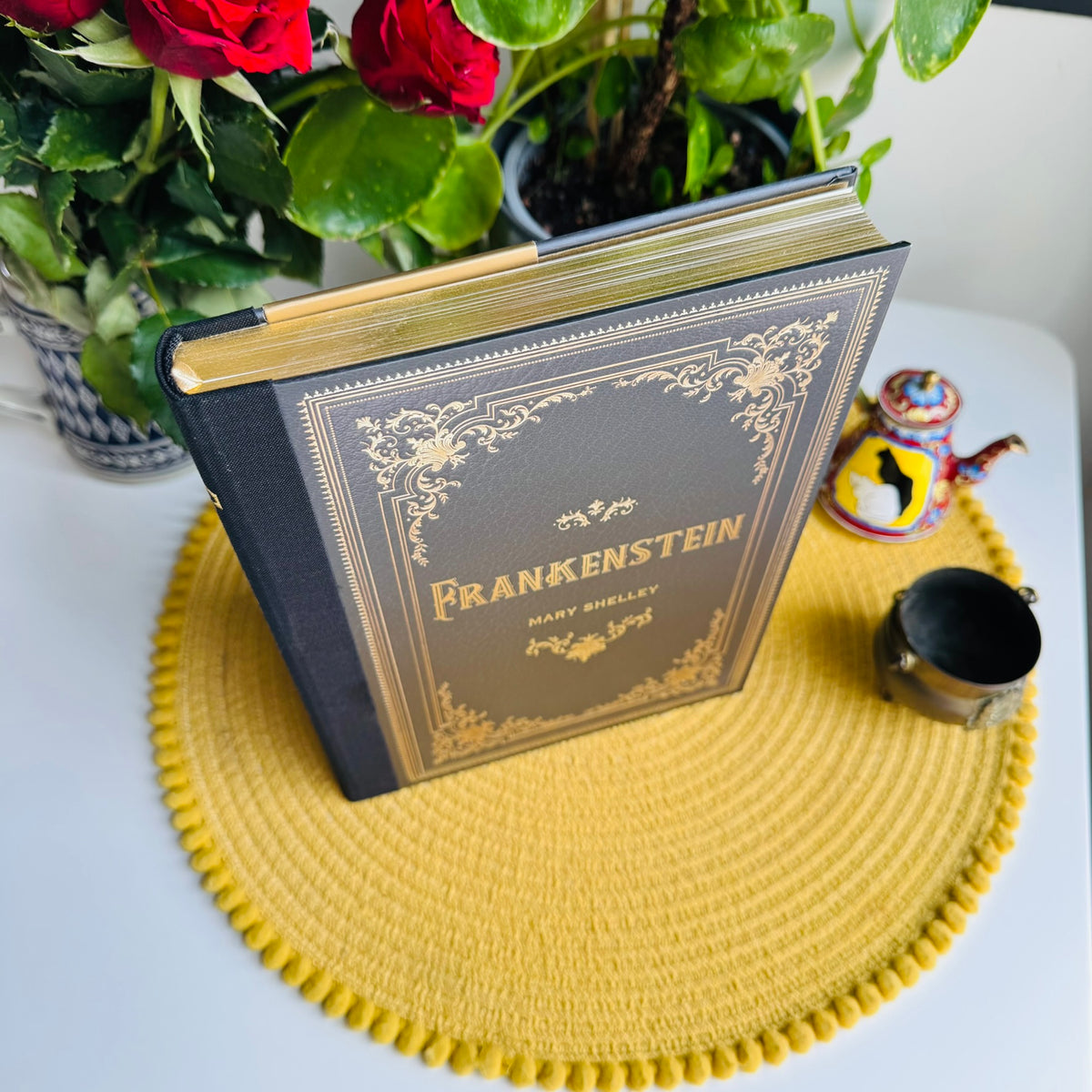 Frankenstein by Mary Shelley (Masterpiece Library Edition)
