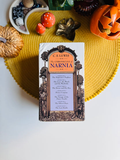The Chronicles of Narnia Boxed Set, Illustrated by Lee Dillon, HarperCollins 1994