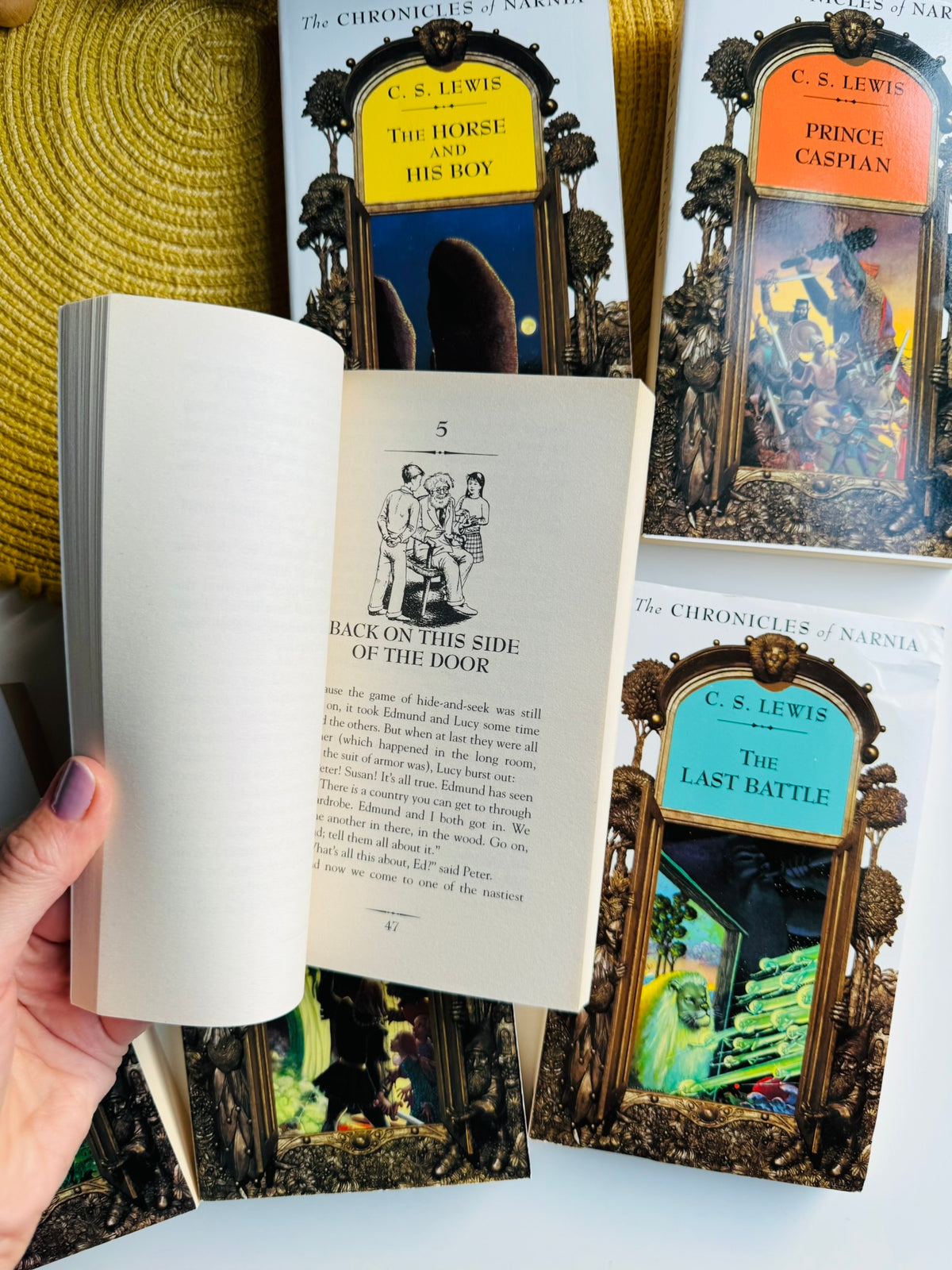 The Chronicles of Narnia Boxed Set, Illustrated by Lee Dillon, HarperCollins 1994