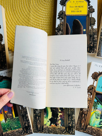 The Chronicles of Narnia Boxed Set, Illustrated by Lee Dillon, HarperCollins 1994