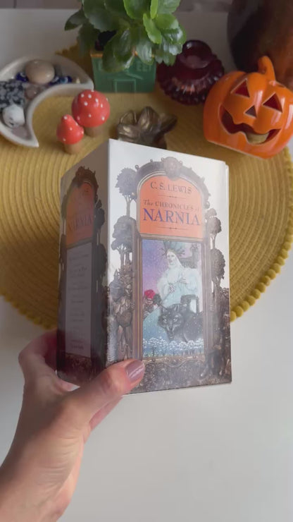 The Chronicles of Narnia Boxed Set, Illustrated by Lee Dillon, HarperCollins 1994
